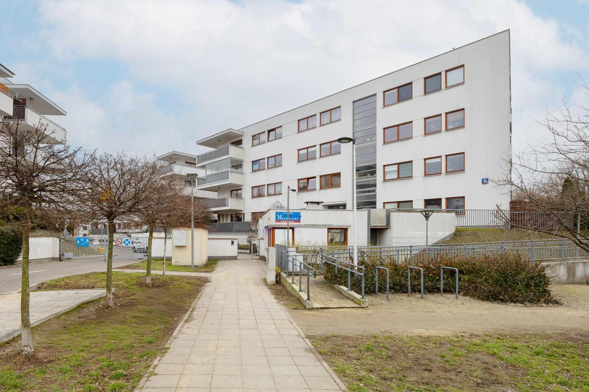 Apartament Bright With Terrace & Parking Near Metro Kondratowicza By Renters *